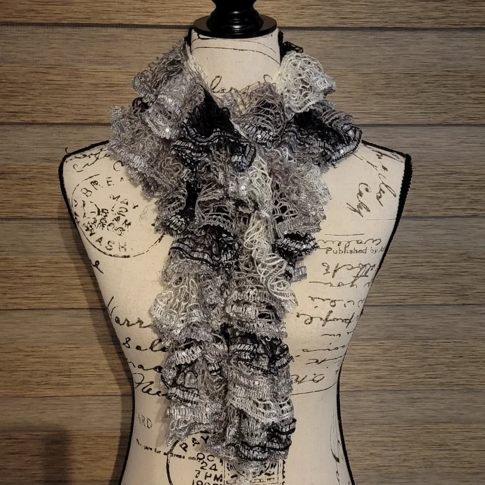BEAUTIFUL Handmade tr1-color knit scarf